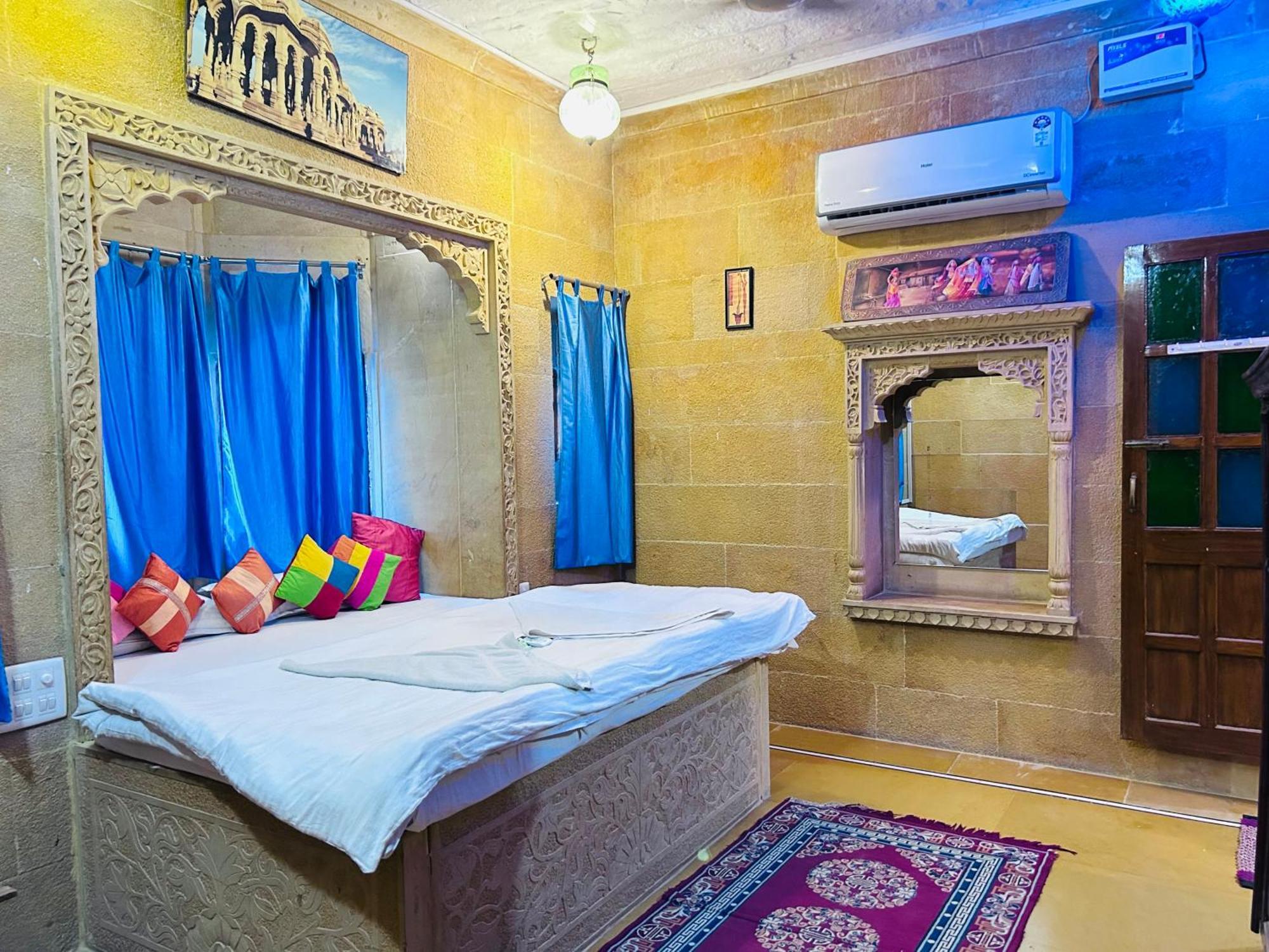Hotel Pol Haveli Jaisalmer Esterno foto