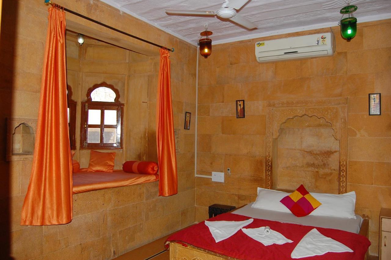 Hotel Pol Haveli Jaisalmer Esterno foto